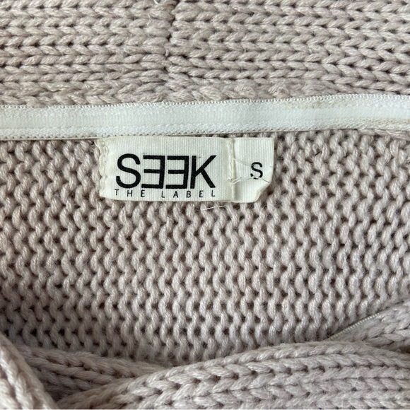 LF Seek the Label Cozy Off Shoulder Cream Long Sleeve Knit Boho Sweater Small - Picture 8 of 11